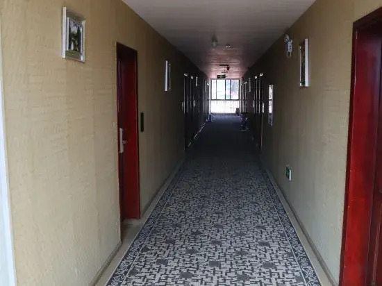 Дэхун: Yingjiang Guanghe Hotel