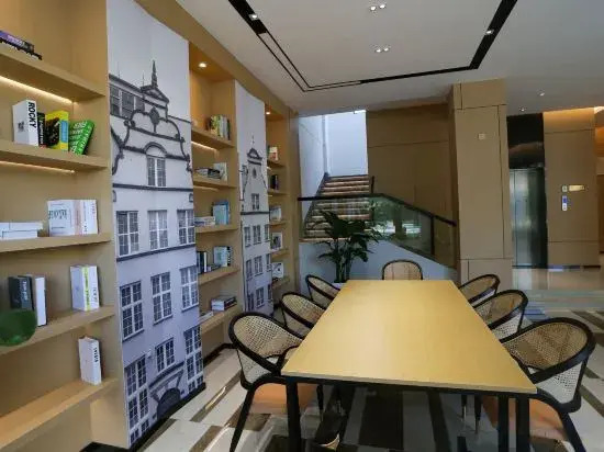 Дэхун: Yingjiang Guanghe Hotel