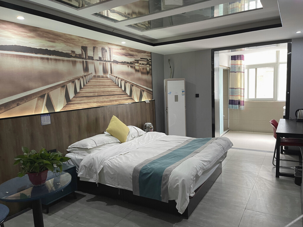 Синьсян: Stars Hotel (Xinxianghe Normal University Wanda)