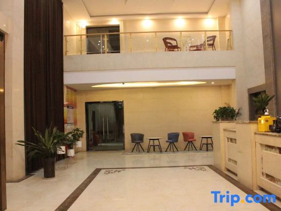 Пуян: Park Cloud Hotel (Taiqian Jinshui road mobile company  store)