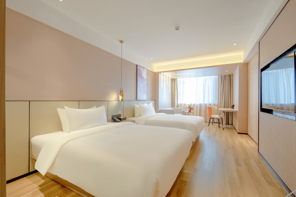 Цзинин: Starway Hotel (Jiaxiang high-speed railway station stone sculpture square shop)