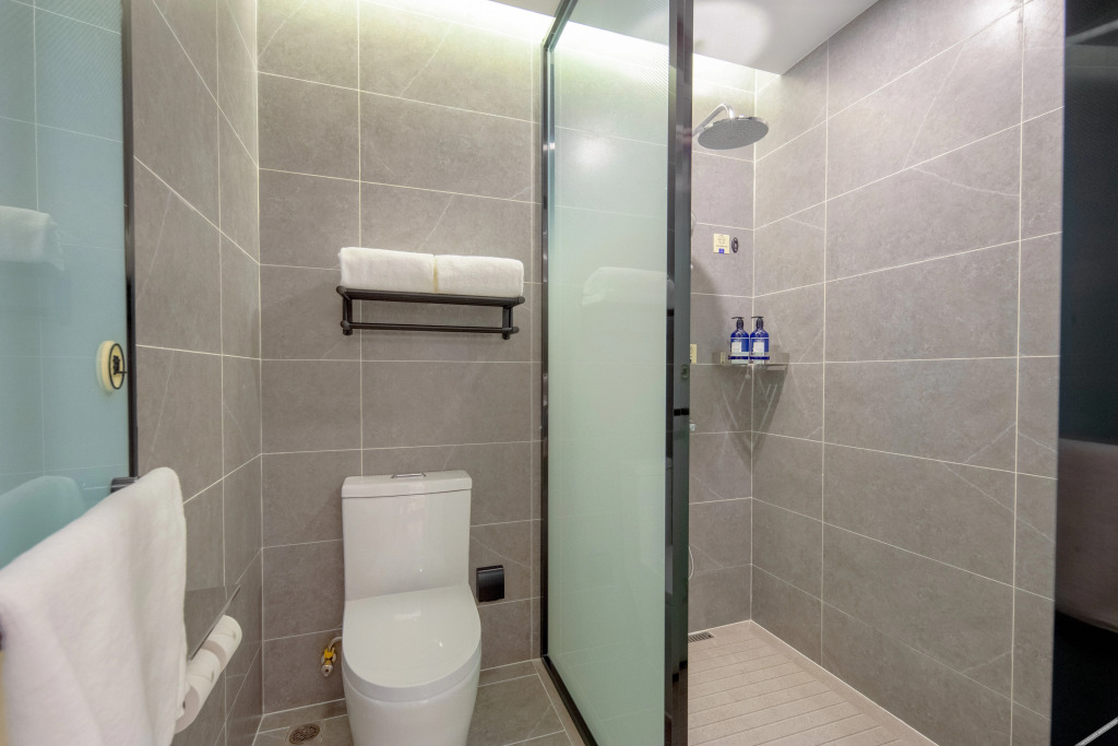 Цзинин: Starway Hotel (Jiaxiang high-speed railway station stone sculpture square shop)
