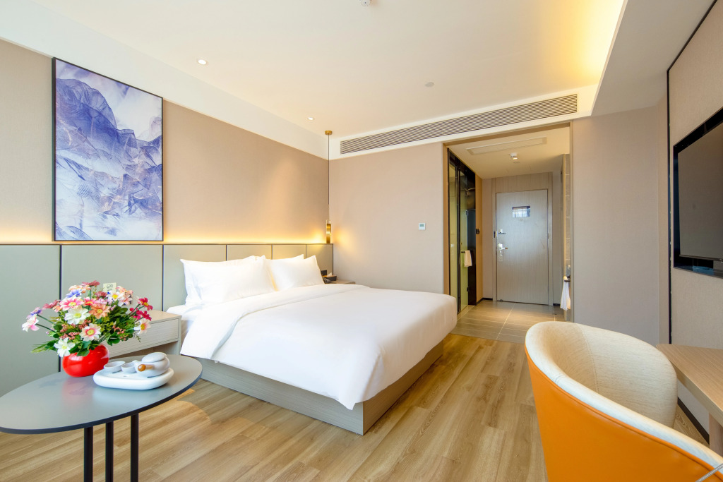 Цзинин: Starway Hotel (Jiaxiang high-speed railway station stone sculpture square shop)