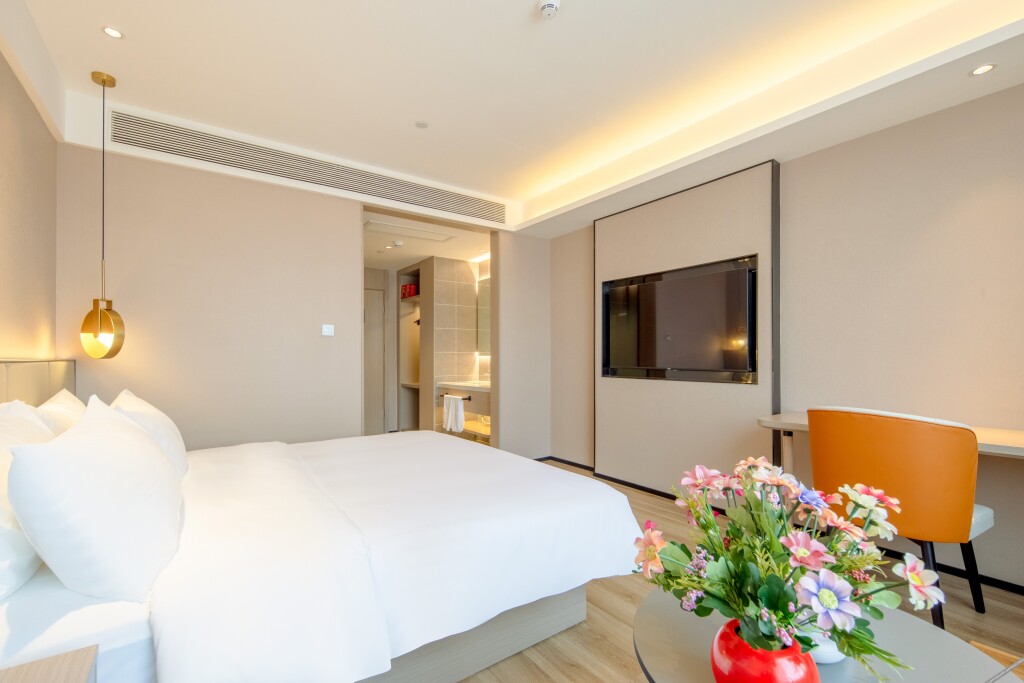 Цзинин: Starway Hotel (Jiaxiang high-speed railway station stone sculpture square shop)