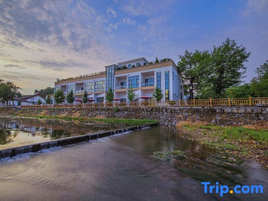 Хучжоу: Lanting Creek bank · River · Fishing · Family Homestay
