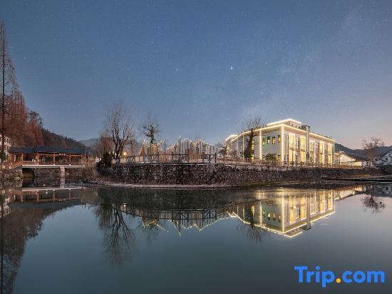 Хучжоу: Lanting Creek bank · River · Fishing · Family Homestay