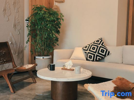 Кюнес: Nalati Bairui Linyin Hotel
