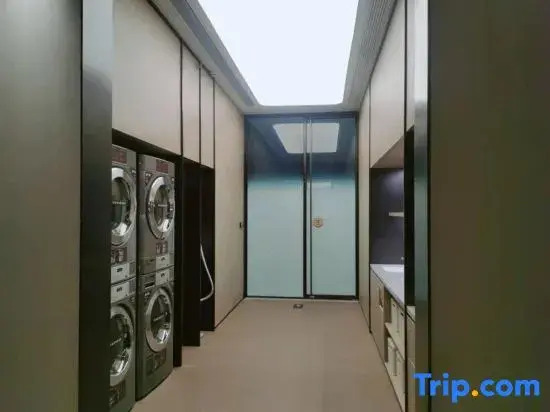 Янчжоу: J hotel (Yizheng passenger station store)