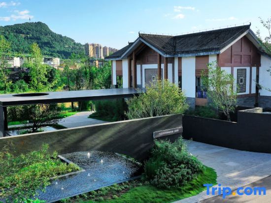 Бачжун: Blossom House Bazhong Enyang