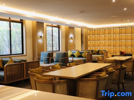 Бачжун: Blossom House Bazhong Enyang