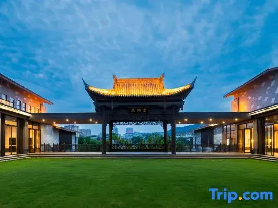 Бачжун: Blossom House Bazhong Enyang
