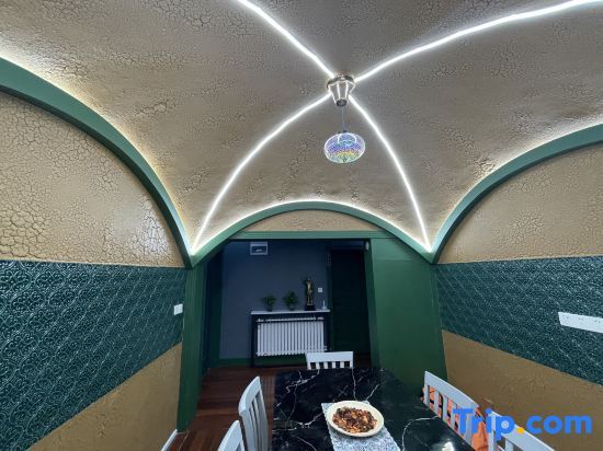 Шанхай: Shanghai Shikumen culture homestay (Zhengtong Road store)