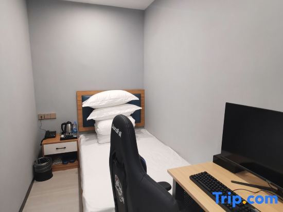 Луань: 92 Bayin Box Entertainment Hotel