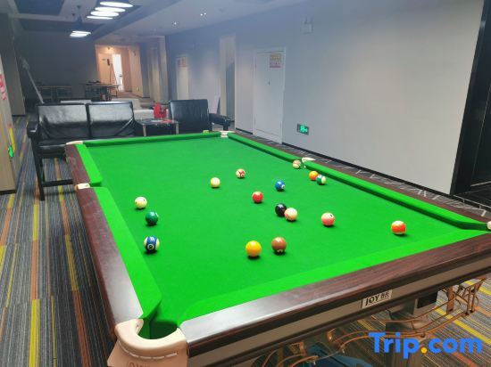 Луань: 92 Bayin Box Entertainment Hotel