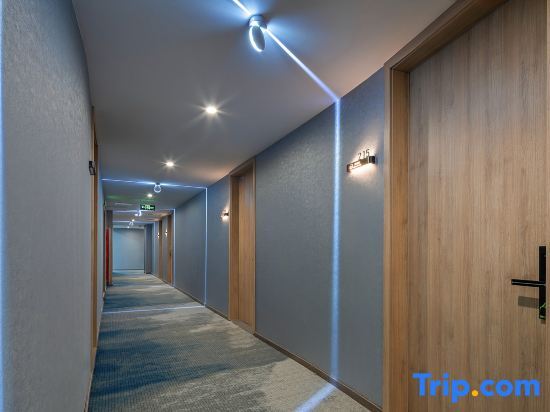 Шаоксинг: Muse cinema Hotel(Baolong square store of Shaoxing Paojiang agricultural and Commercial College)