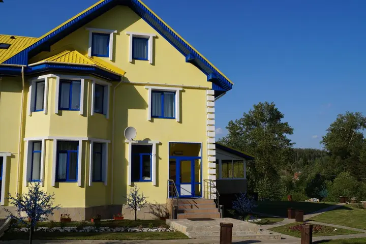 Первоуральск: Загородный клуб У горы Волчиха