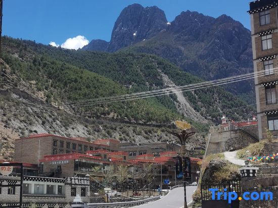 Шангри-Ла: Meet B&B (Daocheng Yading Scenic Area)