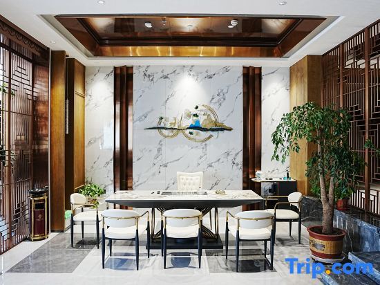 Ичунь Хэйлунцзян: Yichun Yuhao Business Hotel