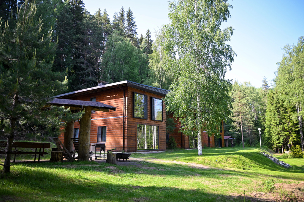 Ихала: Коттедж Brusnika Village