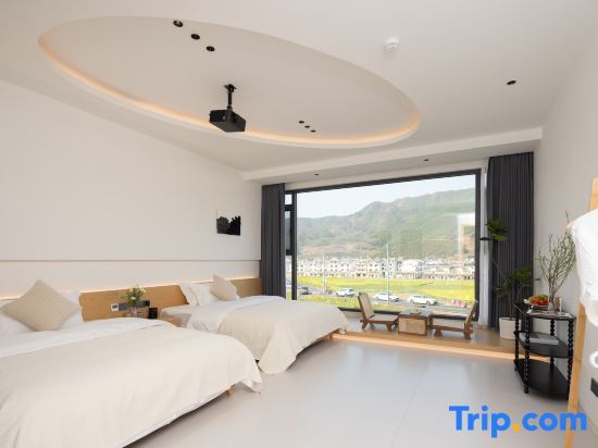 Шанграо: Three Lives and One Residence in Huangling, (Huangling Scenic Area Store)