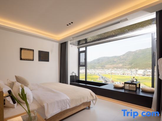Шанграо: Three Lives and One Residence in Huangling, (Huangling Scenic Area Store)