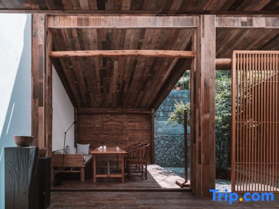 Лешан: Emeishan Hetang Yunqi Tangquan Homestay