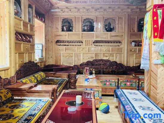 Шангри-Ла: Rockland Meisu Hotel (Daocheng Yading Scenic Area Visitor Center)