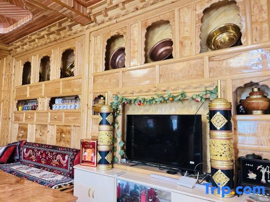 Шангри-Ла: Rockland Meisu Hotel (Daocheng Yading Scenic Area Visitor Center)