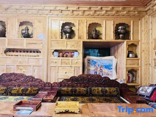 Шангри-Ла: Rockland Meisu Hotel (Daocheng Yading Scenic Area Visitor Center)