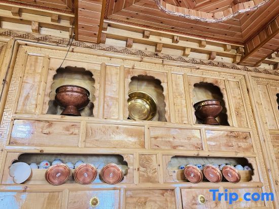 Шангри-Ла: Rockland Meisu Hotel (Daocheng Yading Scenic Area Visitor Center)