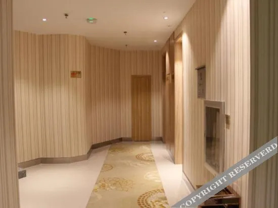 Нантайкун: Qicai Danxia Wenzheng Holiday Hotel