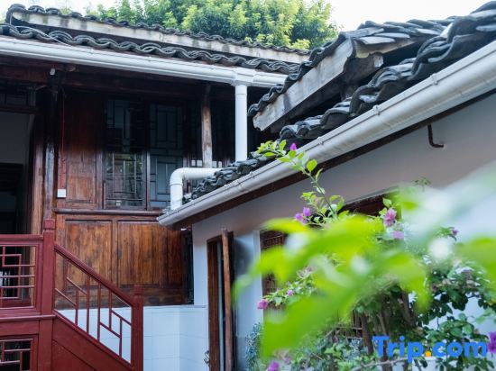 Be there or leave homestay in Yuzhong (Cableway Fengshui Observation Deck) — фото 1