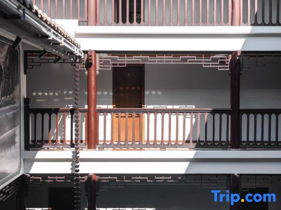 Chuxiong: Chuxiong Fanyin Xishe (Yiren Ancient Town Scenic Area Store)