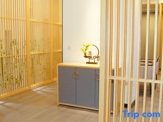 Мэнцзы: Gong Xili · Chujian Hotel (Mengzi Station Store)