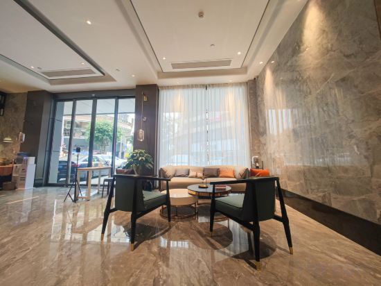 Чжаоцин: Fengkai Riverside Hotel