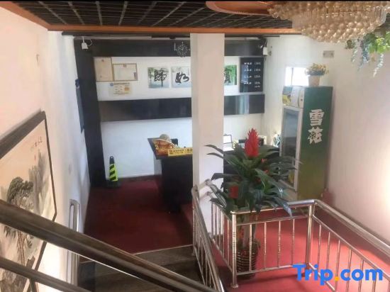 Шанхай: Shanghai Xinlv Hotel (Lingang Academy)