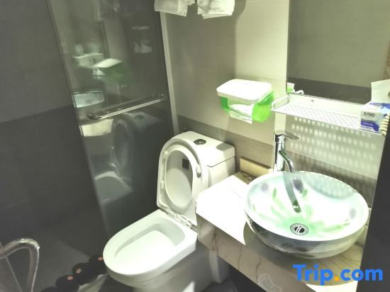 Шанхай: Dongjing Hotel (Shanghai Shanda College Branch)
