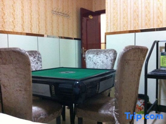 Синьсян: Fengqiu Yixiao Homeland Hotel