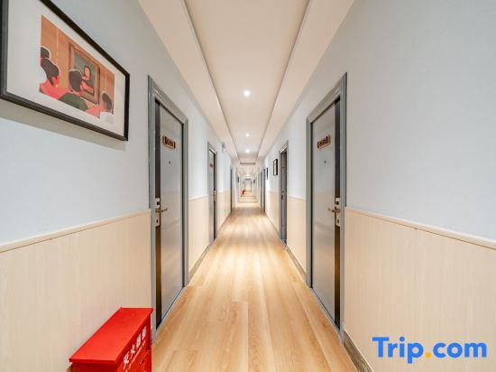 Шанхай: C9 Apartment Hotel (Shanghai Meilong Branch)