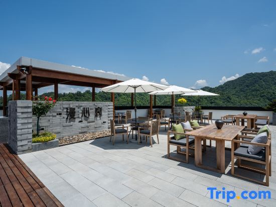 Хуаншань: Huangshan Taiping Lake Manxin Mansion