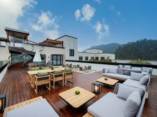Хуаншань: Huangshan Taiping Lake Manxin Mansion