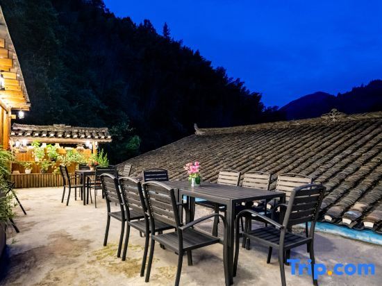 Чжаосин: Zhaoxing Dongzhai Muyinshan Residence