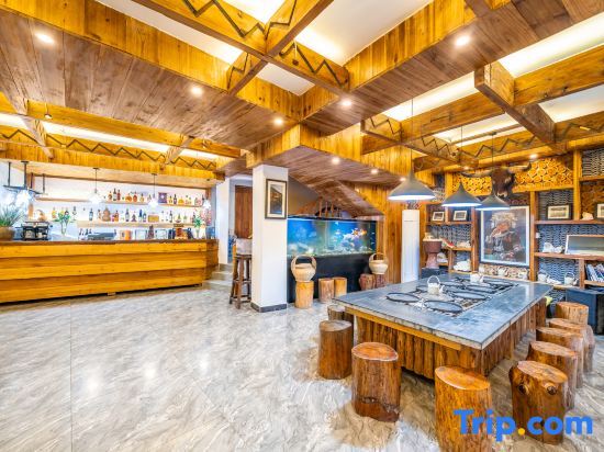 Чжаосин: Zhaoxing Dongzhai Muyinshan Residence