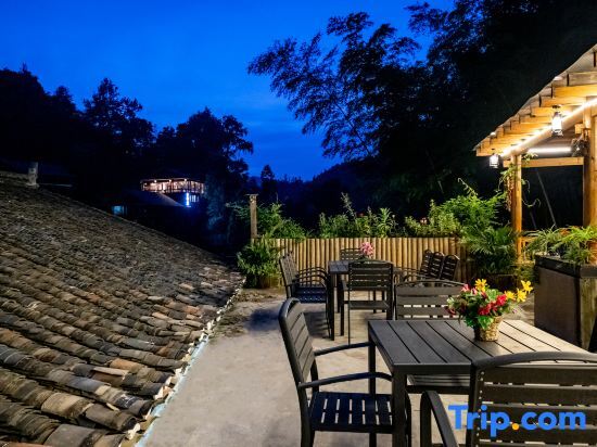 Чжаосин: Zhaoxing Dongzhai Muyinshan Residence