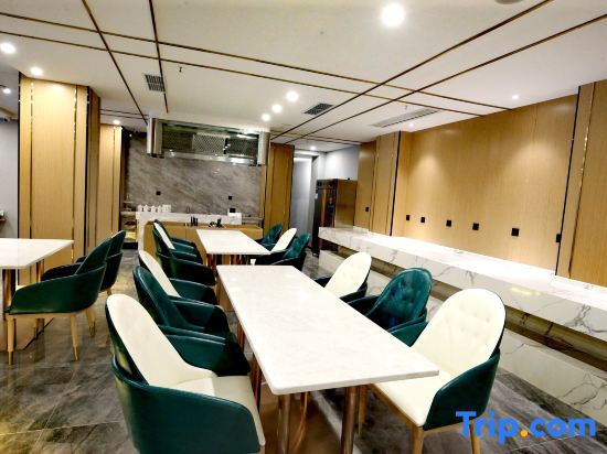 Данба: Qinghuaigu Hotel