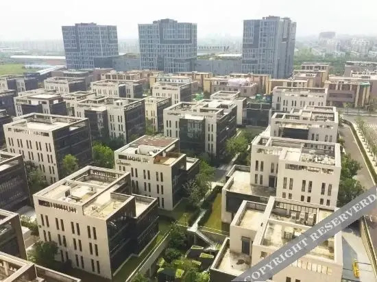 Шанхай: Light Luxury Apartment