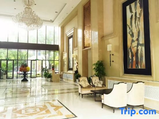 Шанхай: Light Luxury Apartment