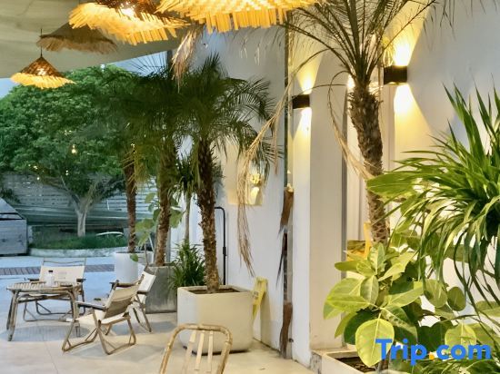 Шанхай: Qingyi Ruchu Camping Camping Pool Courtyard Holiday Beauty Su