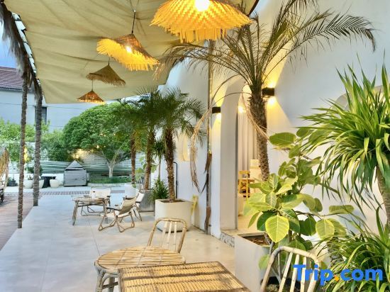 Шанхай: Qingyi Ruchu Camping Camping Pool Courtyard Holiday Beauty Su