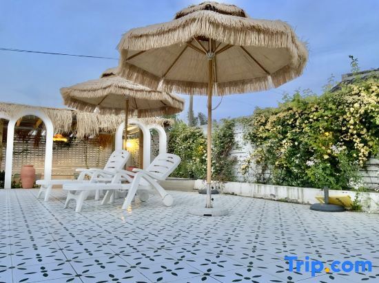 Шанхай: Qingyi Ruchu Camping Camping Pool Courtyard Holiday Beauty Su